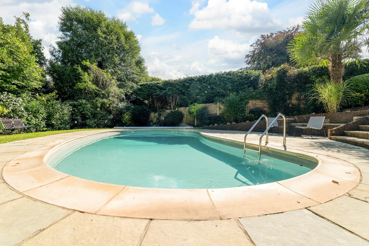 Beeches Drive, Farnham Common, SL2, photo 17