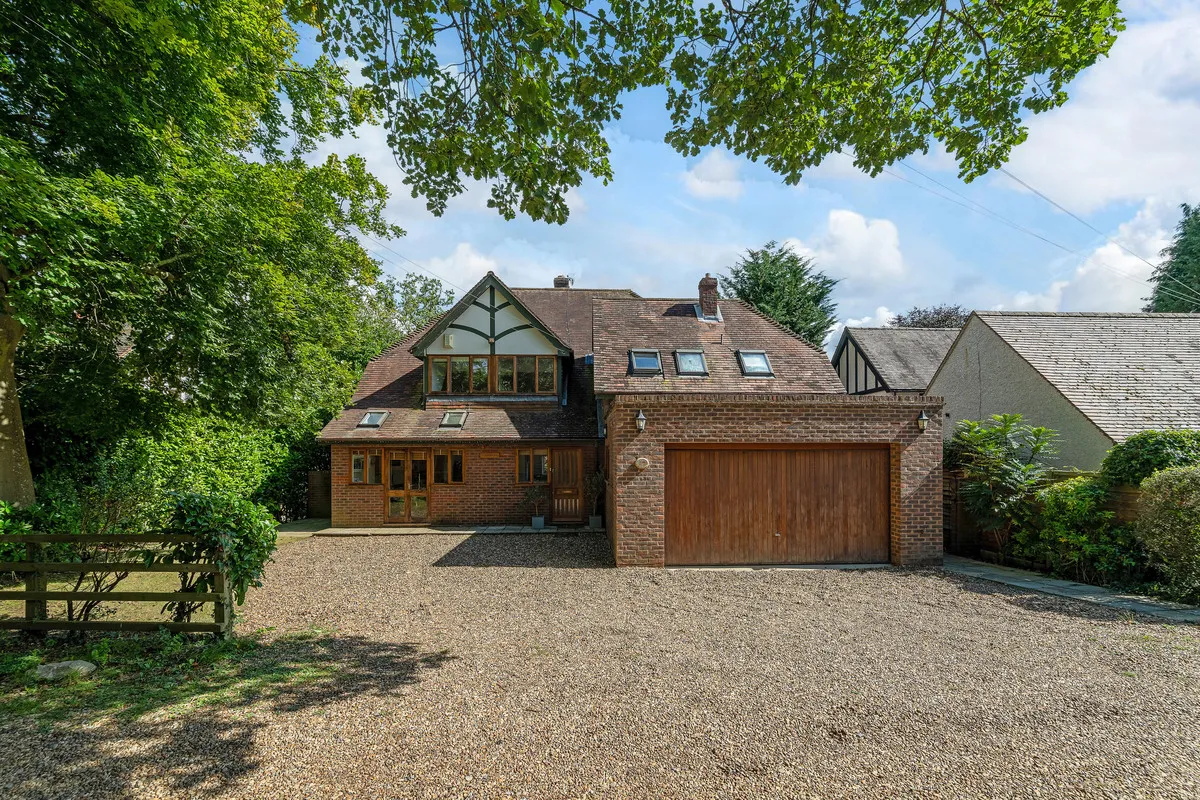 Beeches Drive, Farnham Common, SL2, photo 2