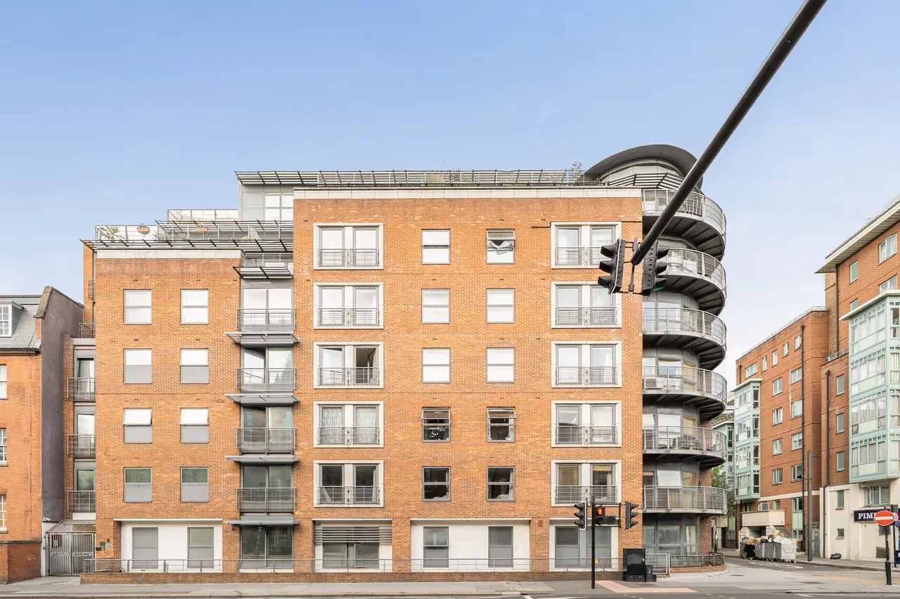 3 bed flat to rent — 9 Exchange House, 36 Chapter Street, London