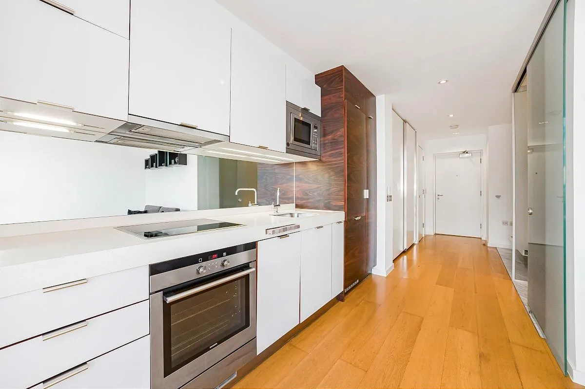 4 Fairmont Avenue, London, E14 9JB, photo 2