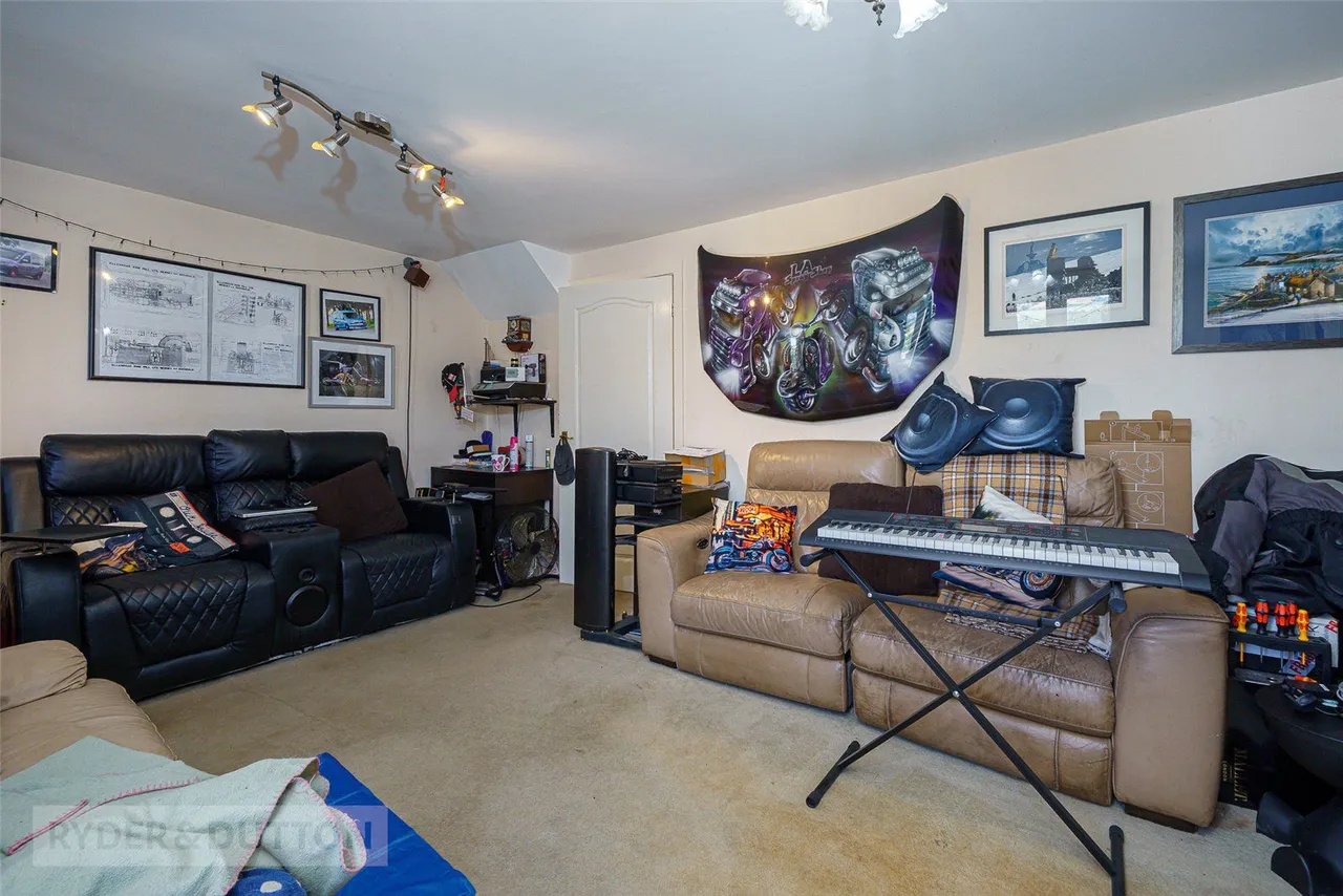 Manchester Road, Linthwaite, HD7, photo 3