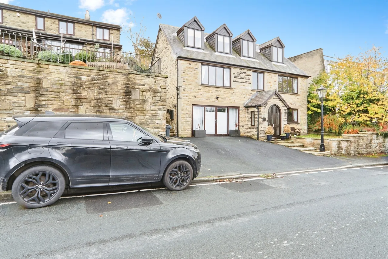 5 bed house for sale — North Bank Road, Bingley