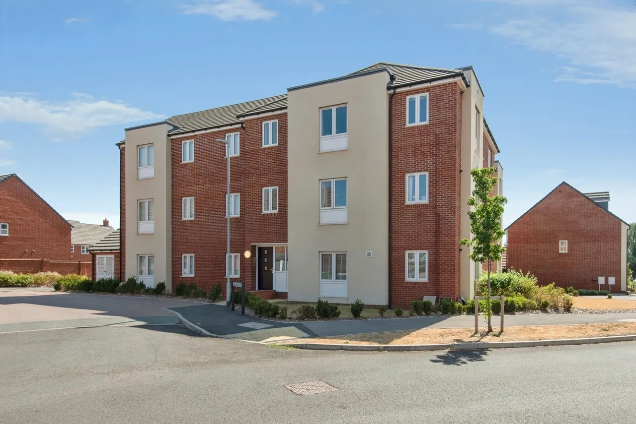 2 bed flat for sale — Eskil Paddock, Stotfold, Hitchin, Bedfordshire, SG5