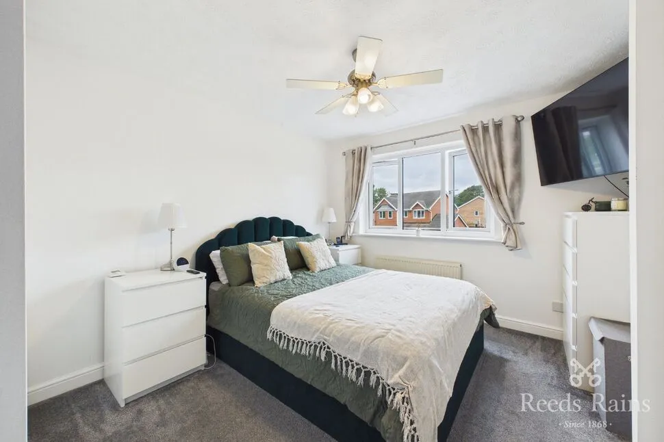 Queensbury Court, Normanton, WF6, photo 5