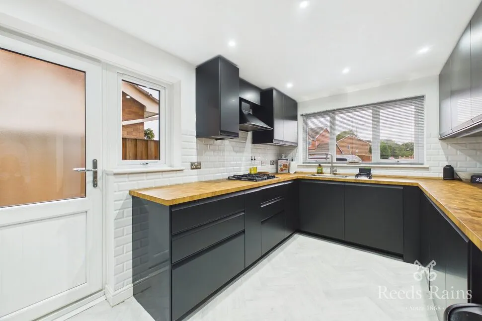 Queensbury Court, Normanton, WF6, photo 17