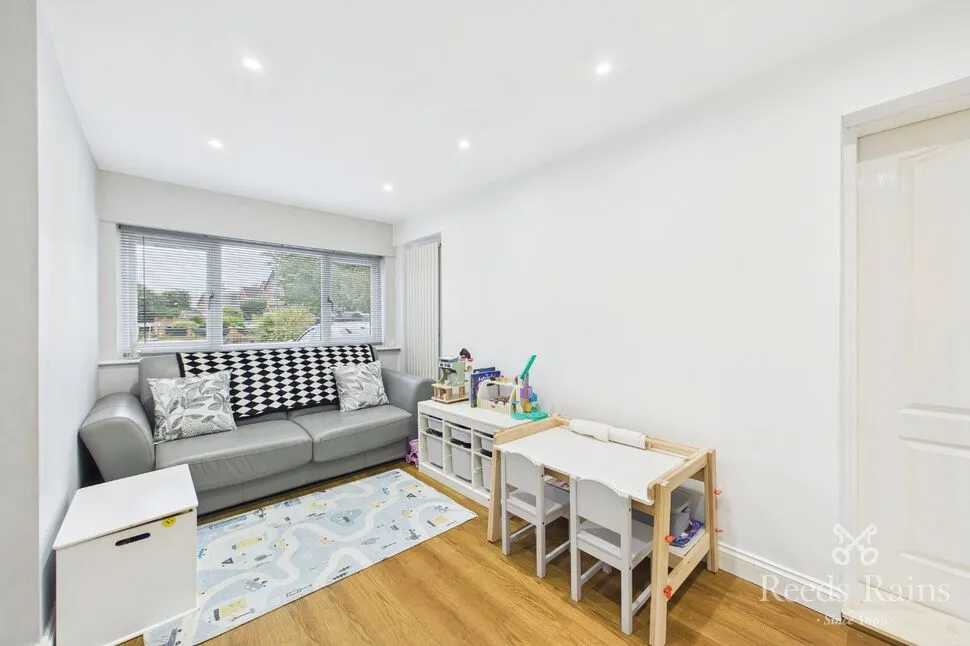Queensbury Court, Normanton, WF6, photo 4