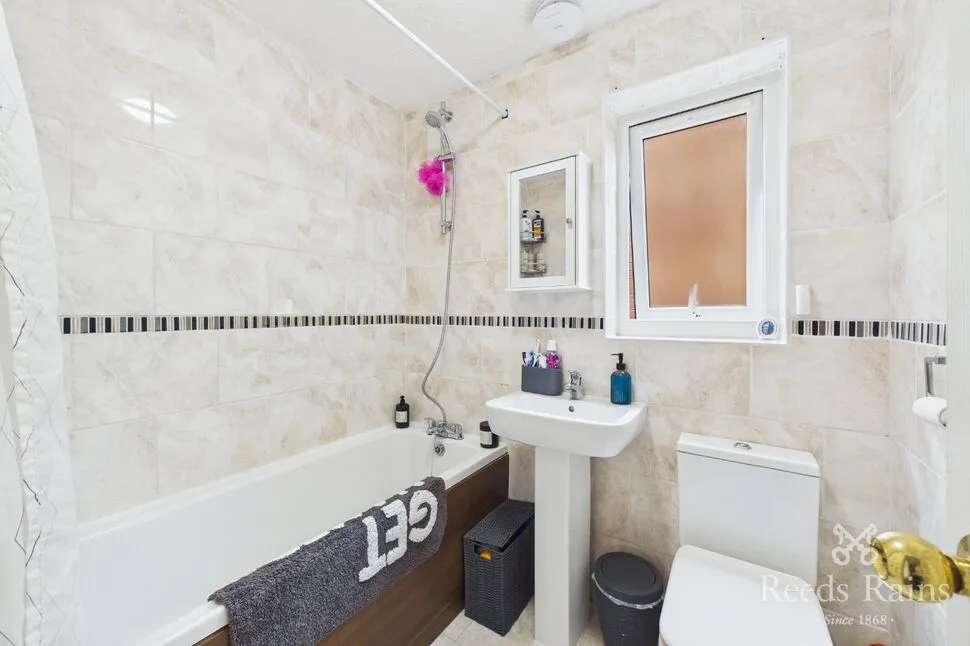 Queensbury Court, Normanton, WF6, photo 8