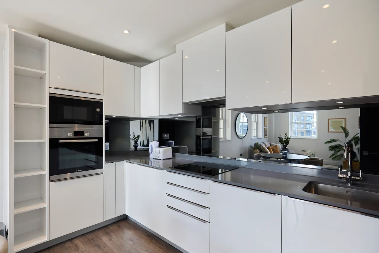 Kew Bridge Road, TW8, photo 15