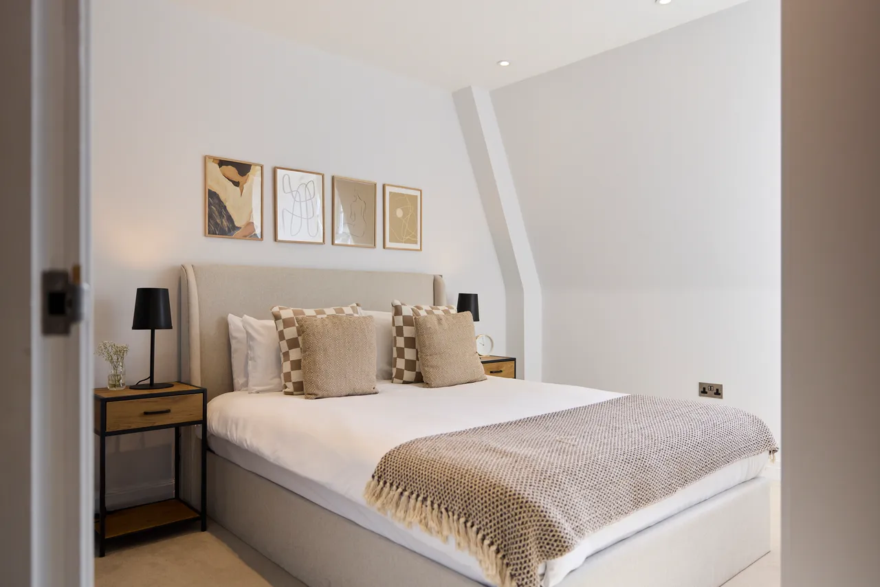 Kew Bridge Road, TW8, photo 36