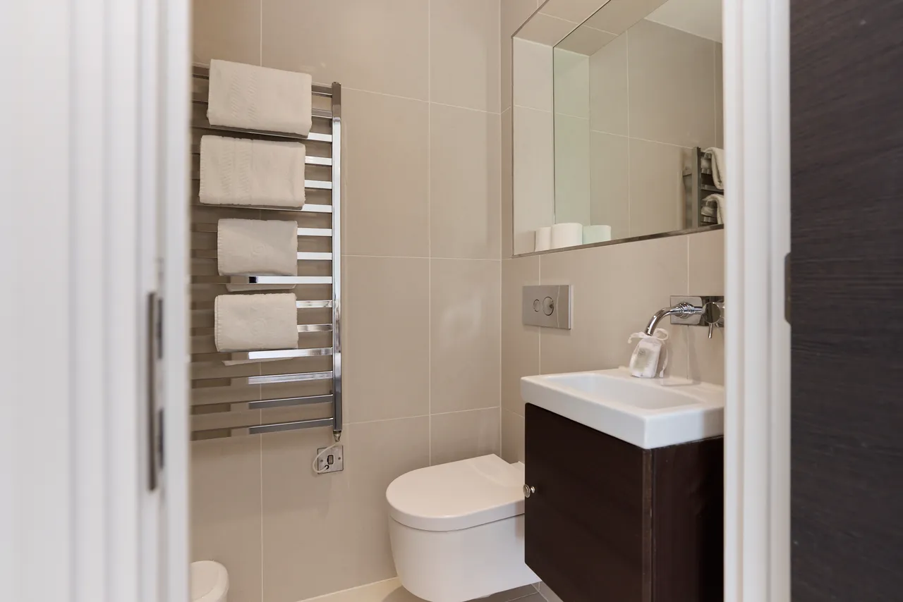 Kew Bridge Road, TW8, photo 31