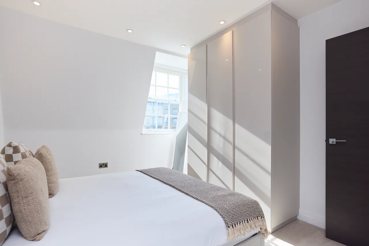 Kew Bridge Road, TW8, photo 33