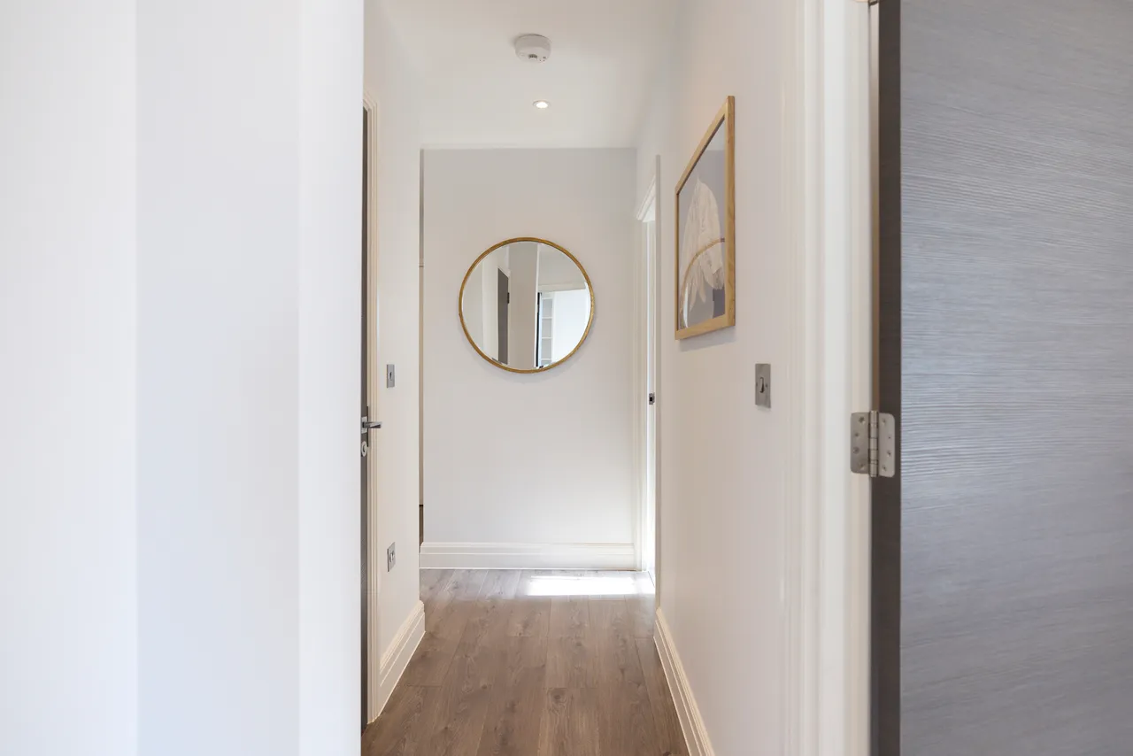 Kew Bridge Road, TW8, photo 12