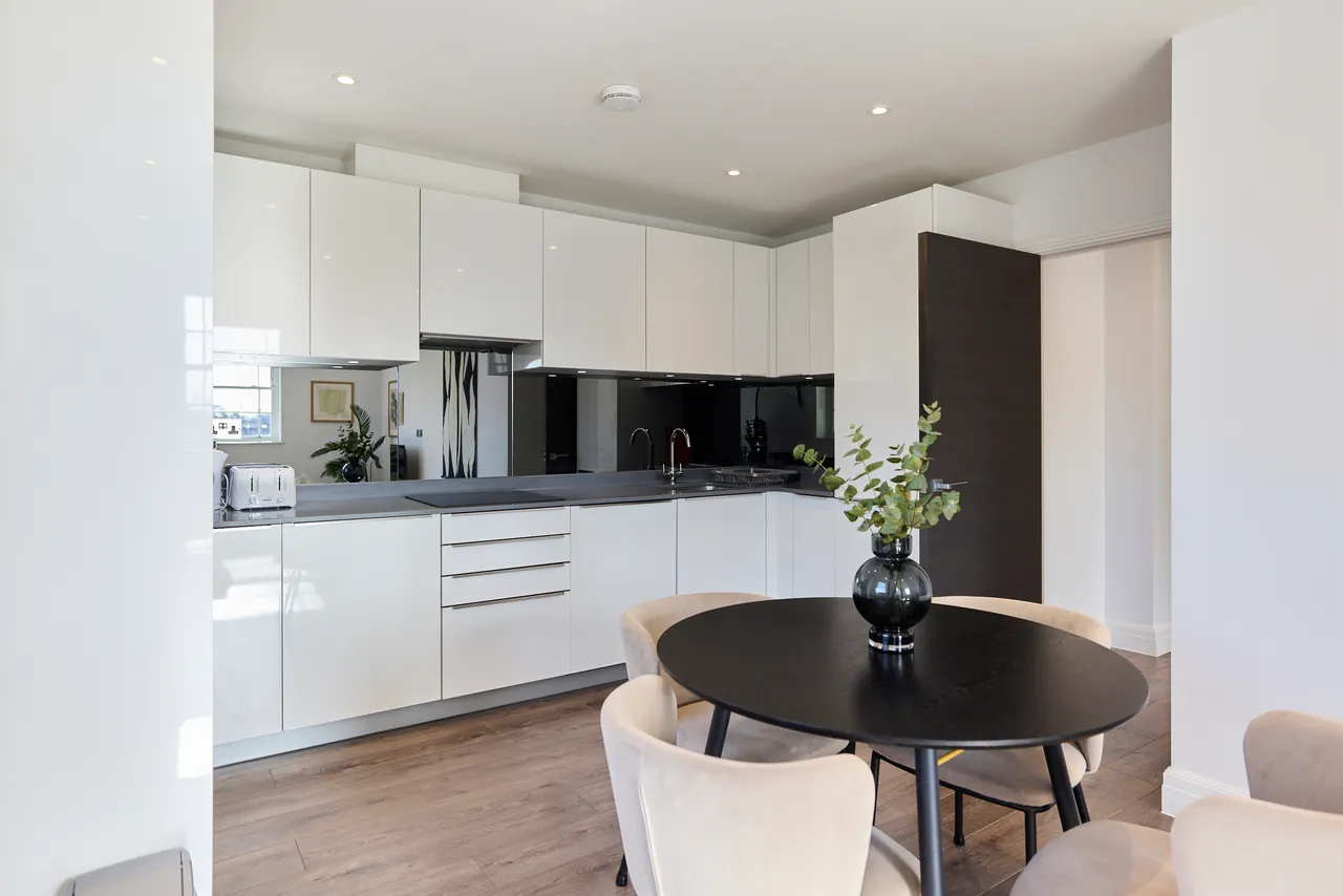 Kew Bridge Road, TW8, photo 20
