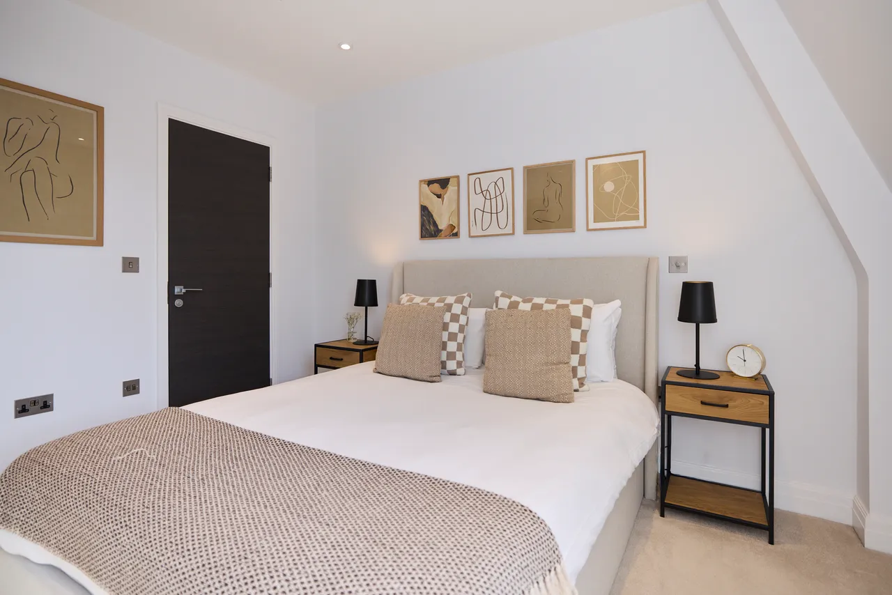 Kew Bridge Road, TW8, photo 34