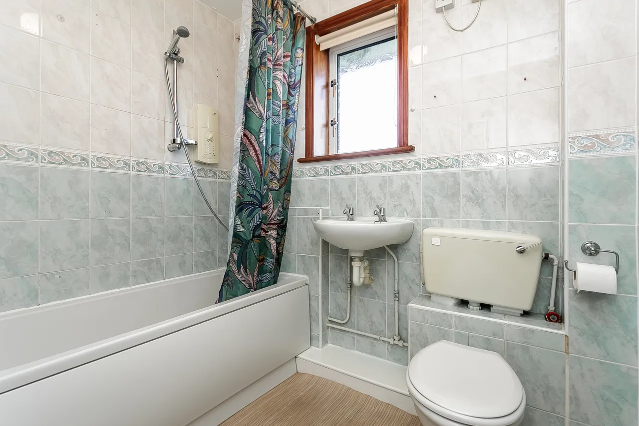 Ravenswood Avenue, The Inch, EH16, photo 14