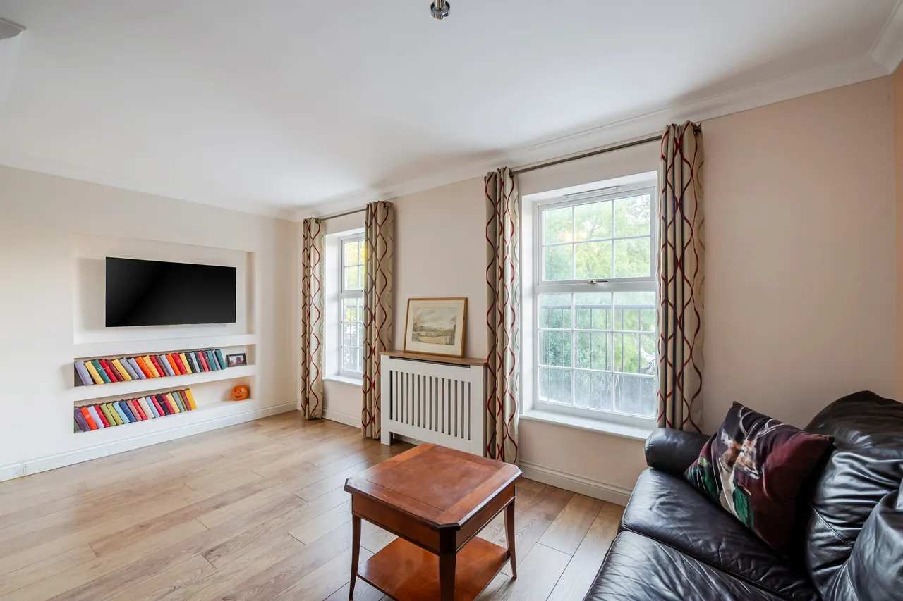 Cavendish Walk, Epsom, KT19, photo 2