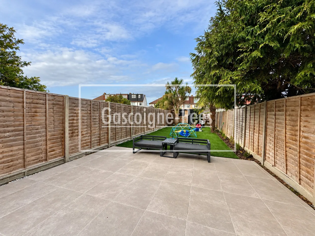 Elmstead Gardens- Worcester park, KT4, photo 14
