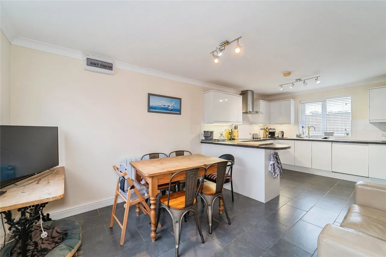 Castle Close, Roch, SA62, photo 5