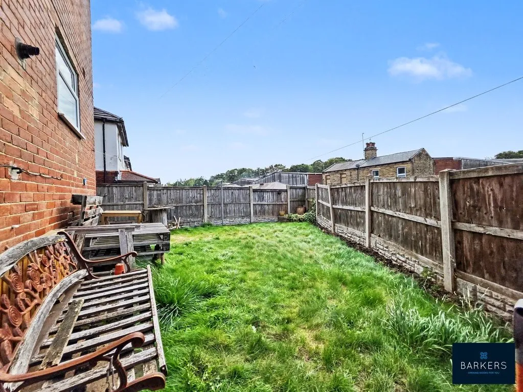 Bradford Road, Birstall, Batley WF17 8NJ, photo 2