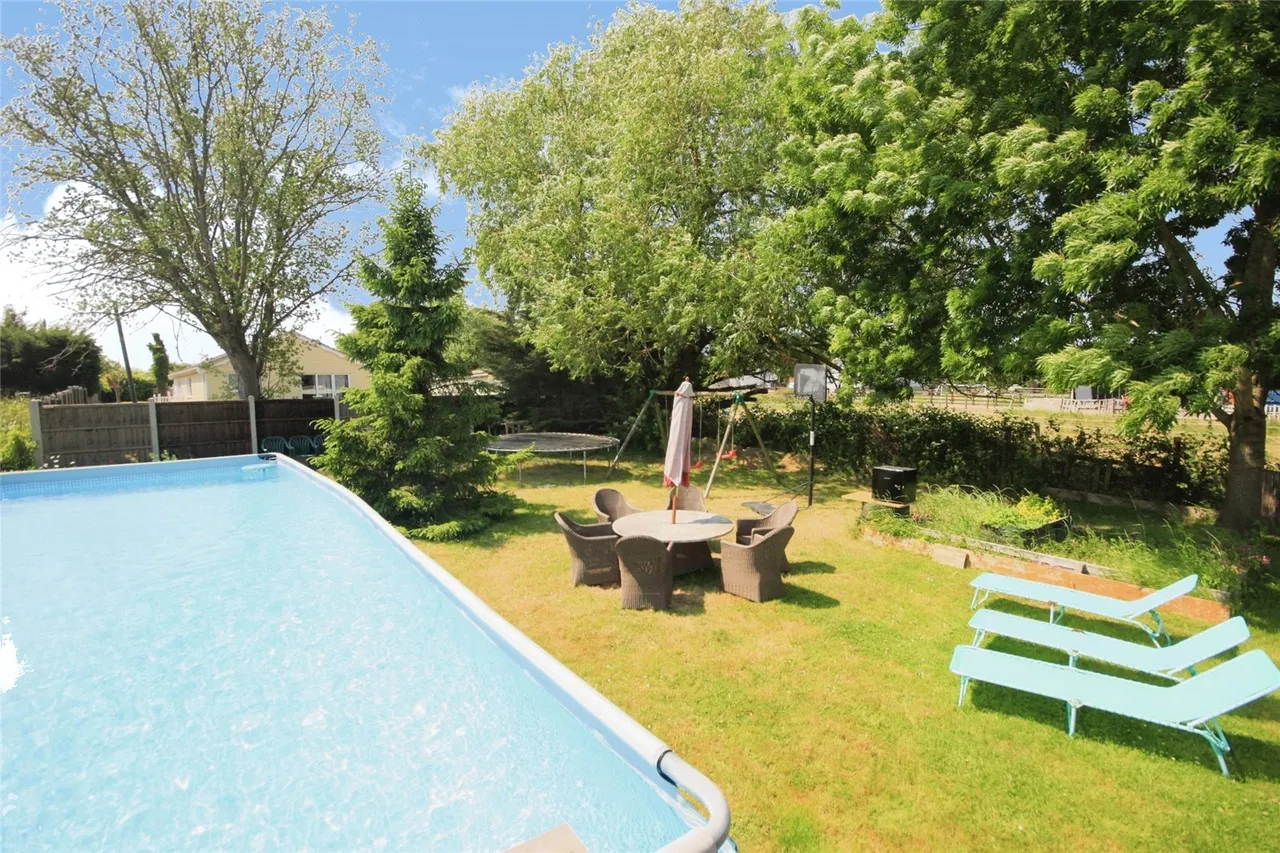 Meadow Lane, Runwell, Wickford, Essex, SS11, photo 10