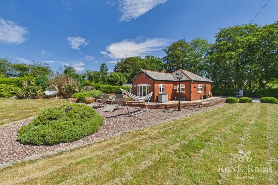 3 bed house for sale, Chorley Road, WN1