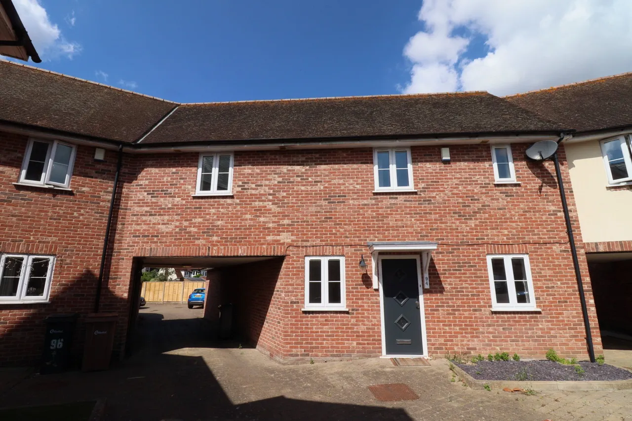 3 bed house for sale — Longmead Avenue, Chelmsford, CM2 7EY