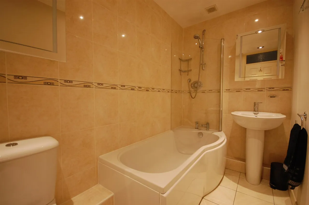 Heacham Avenue, Ickenham, UB10, photo 3