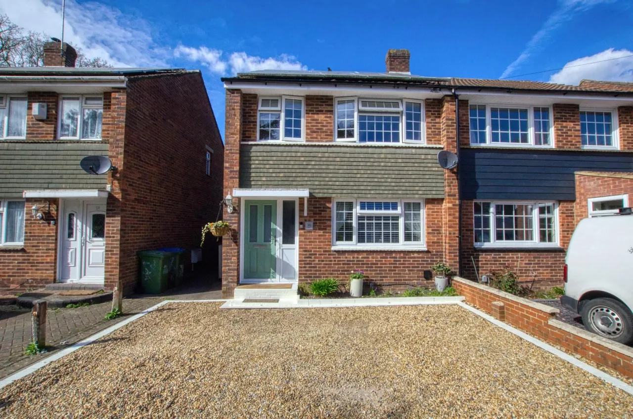3 bed house for sale — Tenterton Avenue, Southampton, SO19 9HT