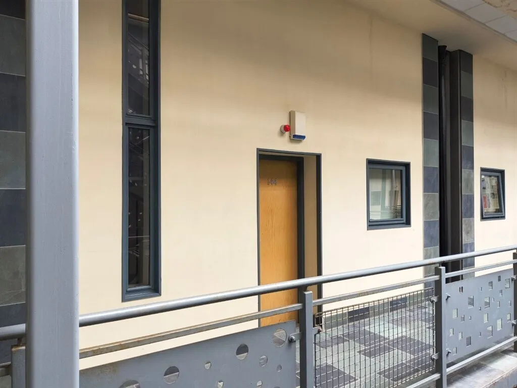 New Hall Lane, Preston, PR1, photo 2