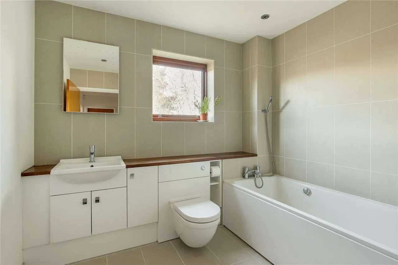 Courtland Avenue, Cambridge, Cambridgeshire, CB1 7AT, photo 12