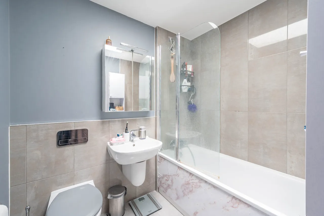 Flat 27, La Reve, Harrow, photo 5