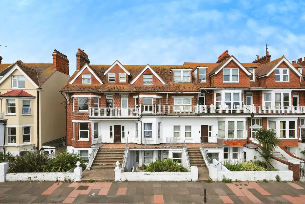 2 bed flat for sale — Royal Parade, Eastbourne