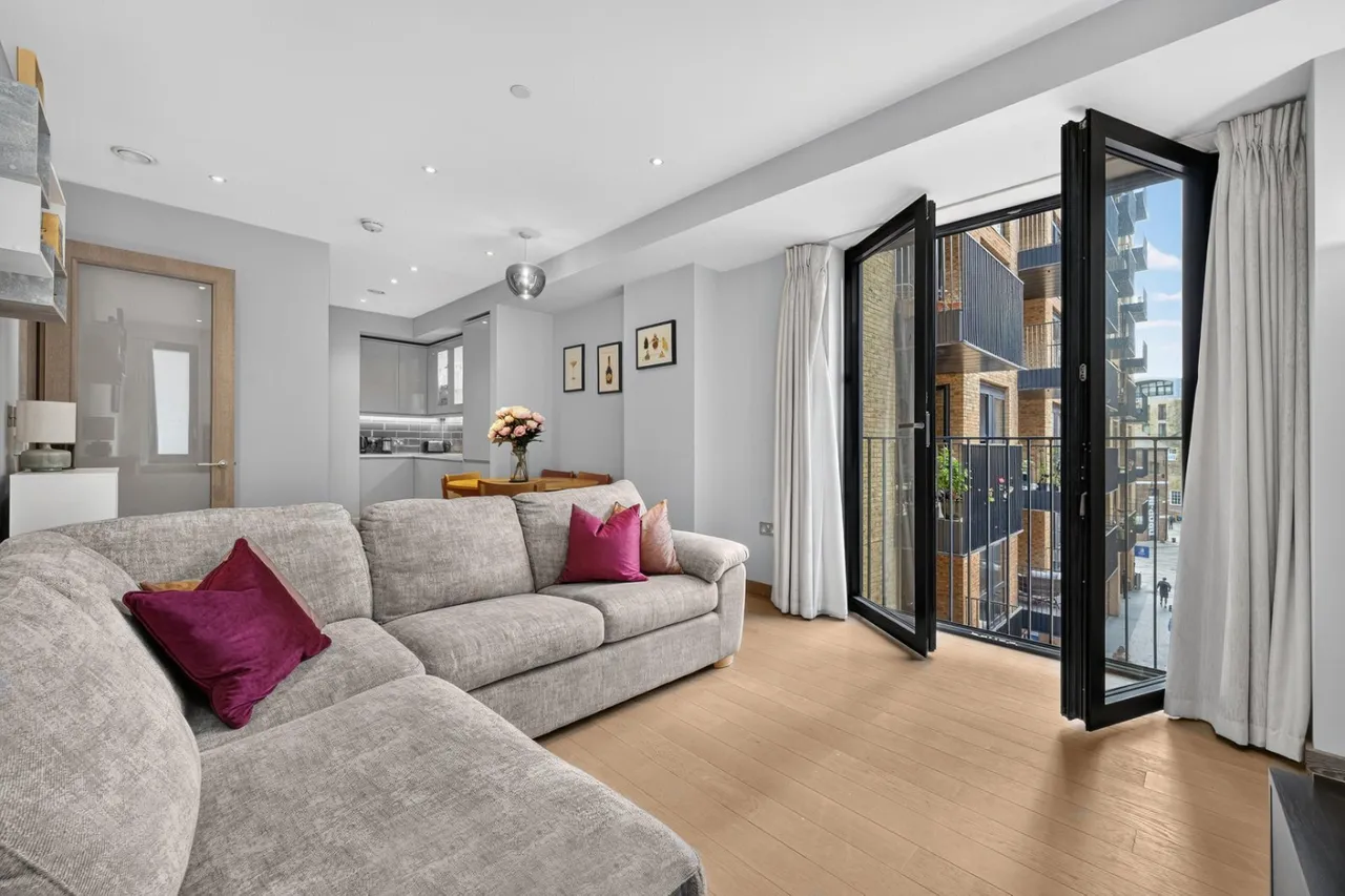 1 bed flat for sale, Ryeland Boulevard, London, SW18
