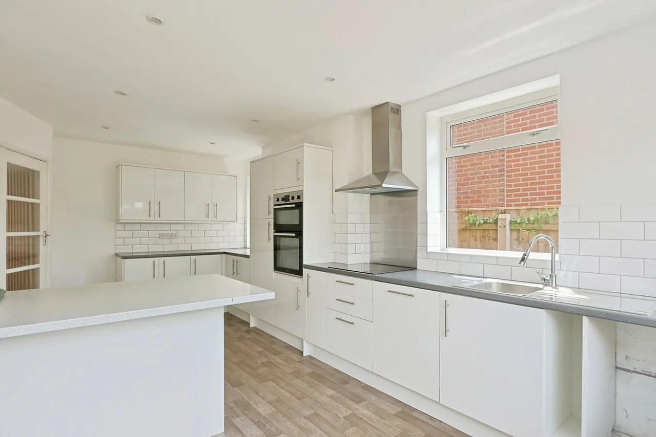 Talbot Drive, Talbot Heath, BH12, photo 5