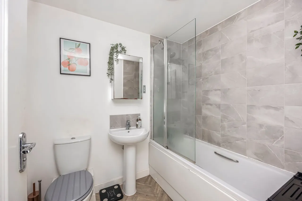 Roddick Walk, Haywards Heath, RH16, photo 12
