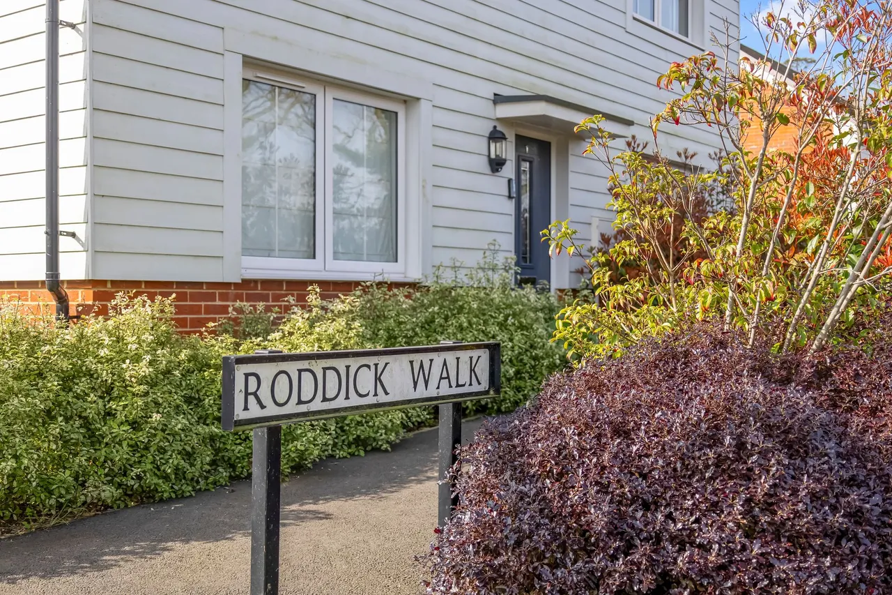 Roddick Walk, Haywards Heath, RH16, photo 3