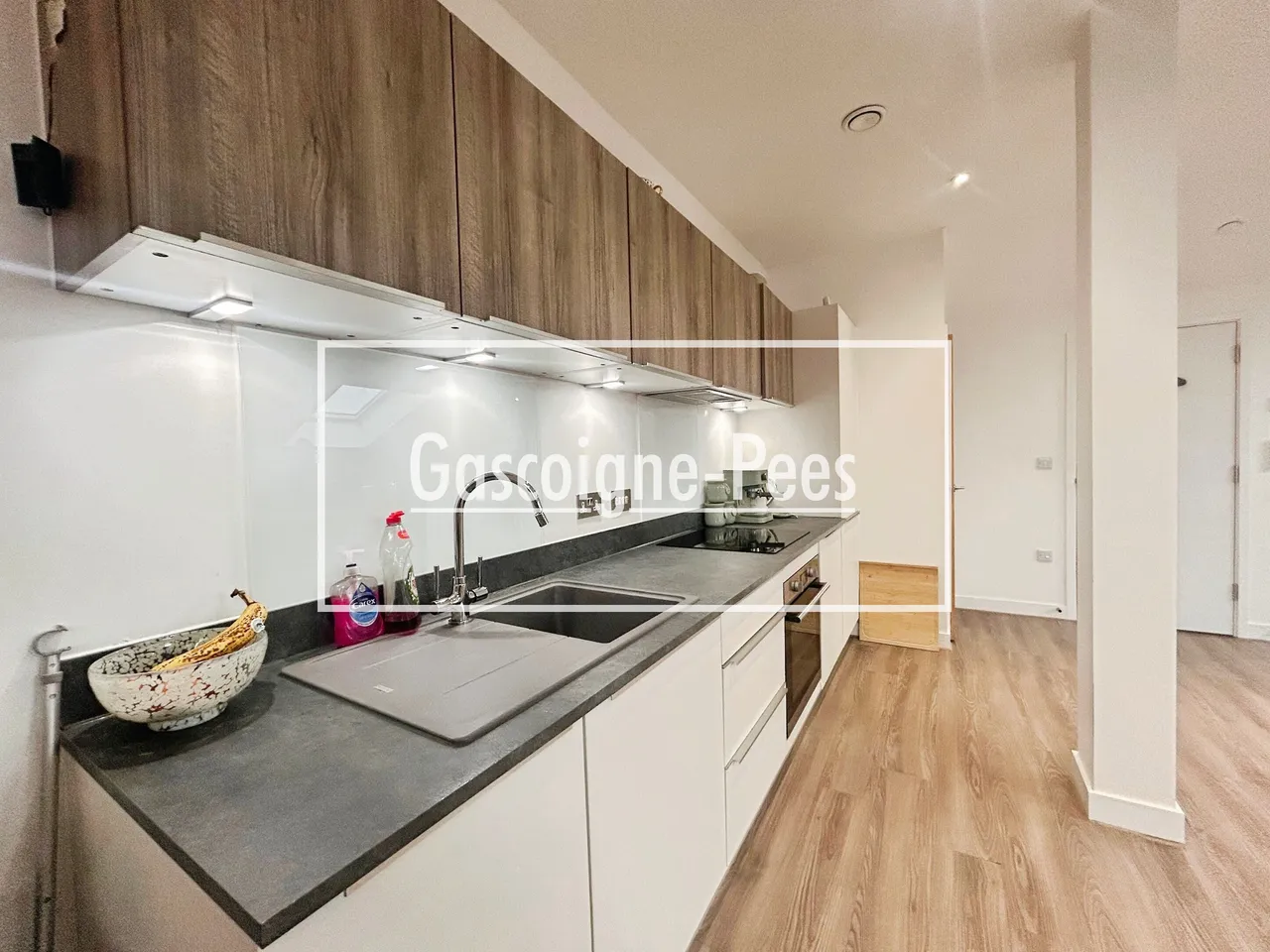 Springfield House, Ashwood Park, RG23, photo 2