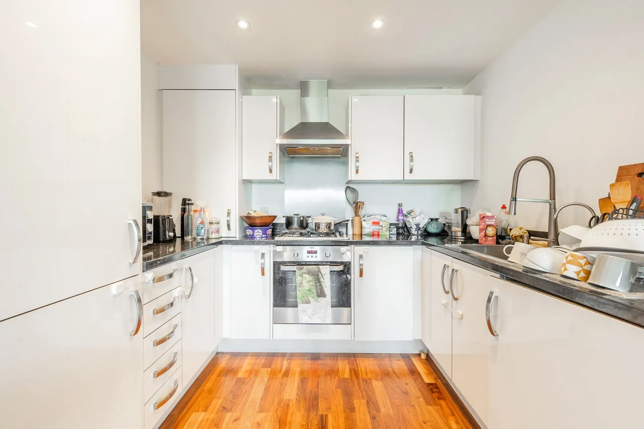 Flat 17, Gemini Court, 12 Zodiac Close, Edgware, photo 5