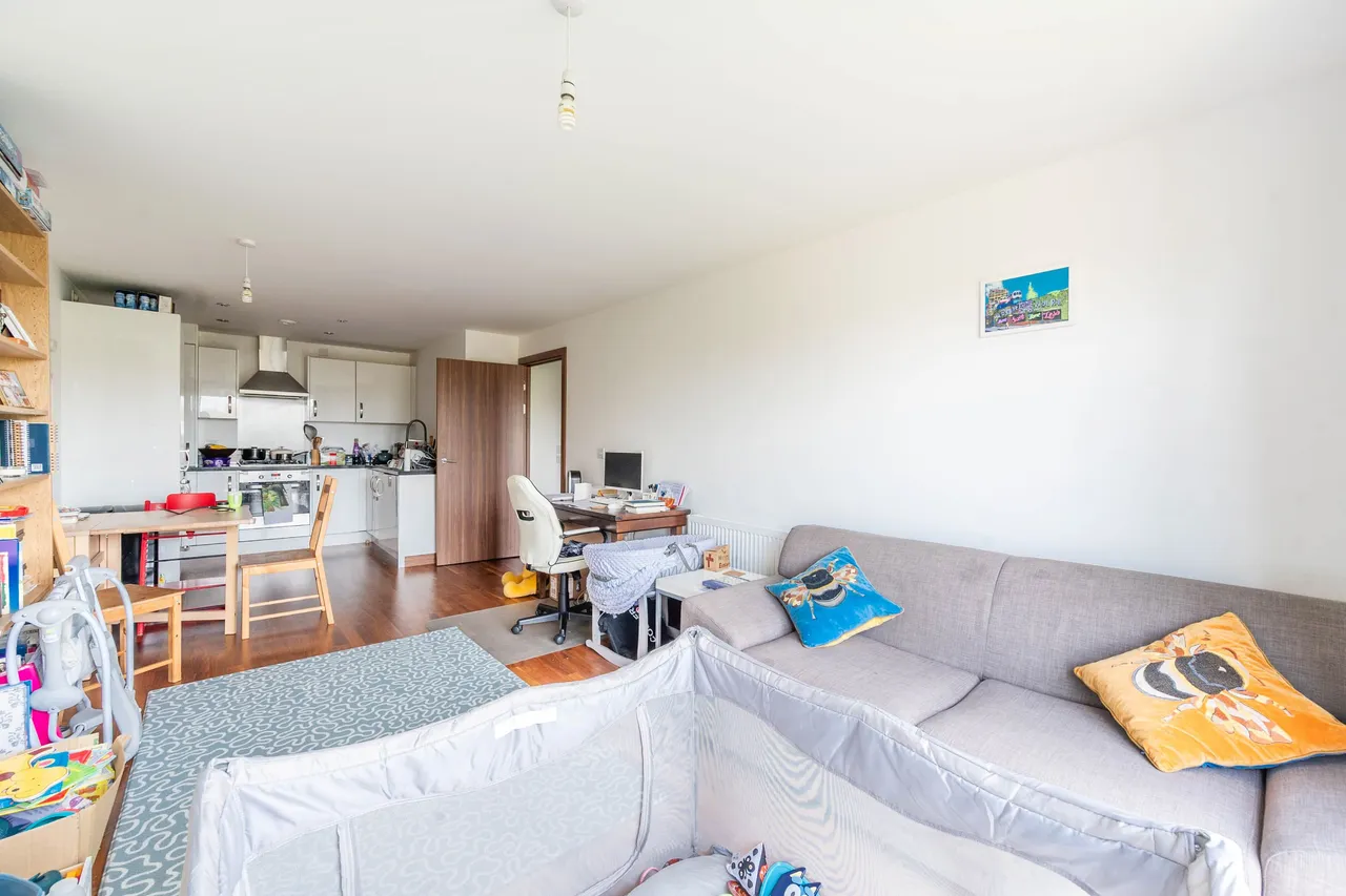 Flat 17, Gemini Court, 12 Zodiac Close, Edgware, photo 4