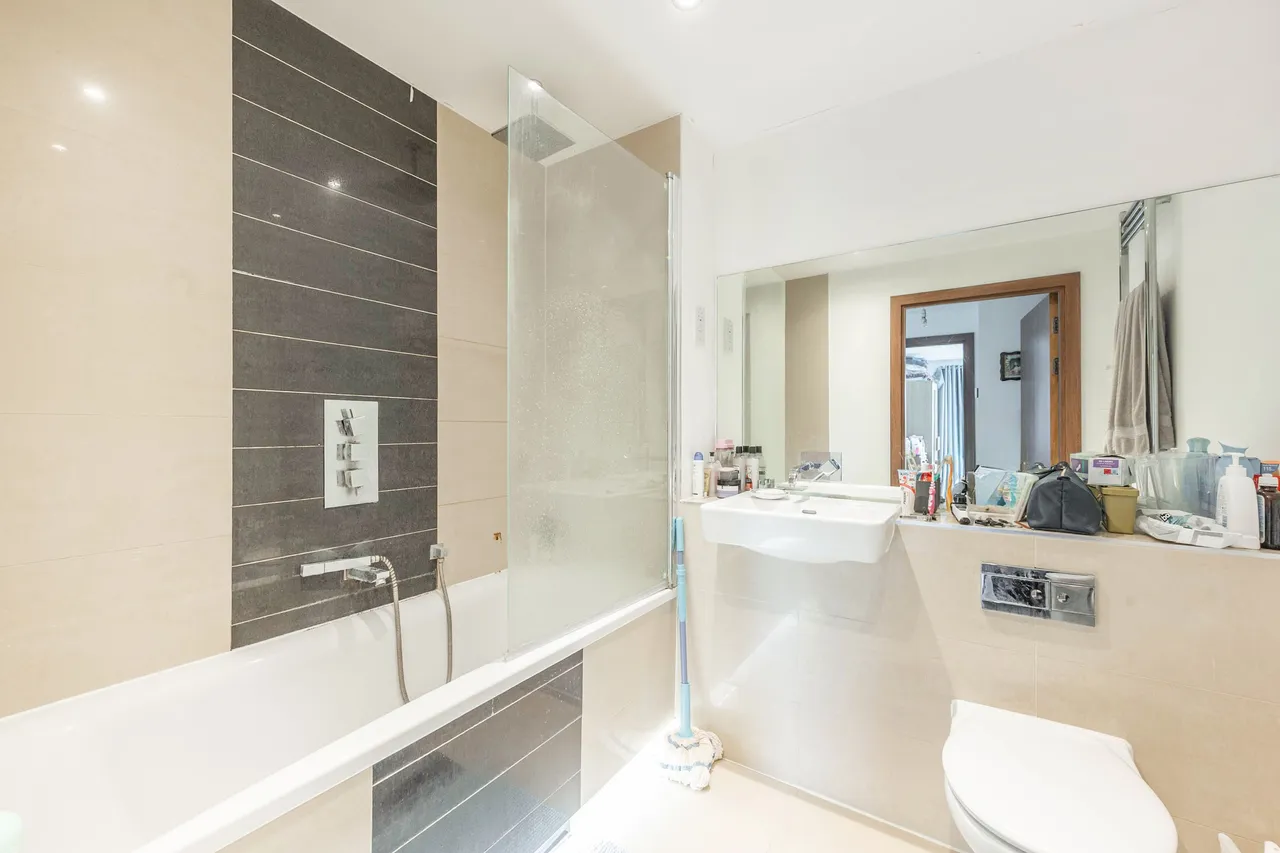 Flat 17, Gemini Court, 12 Zodiac Close, Edgware, photo 8