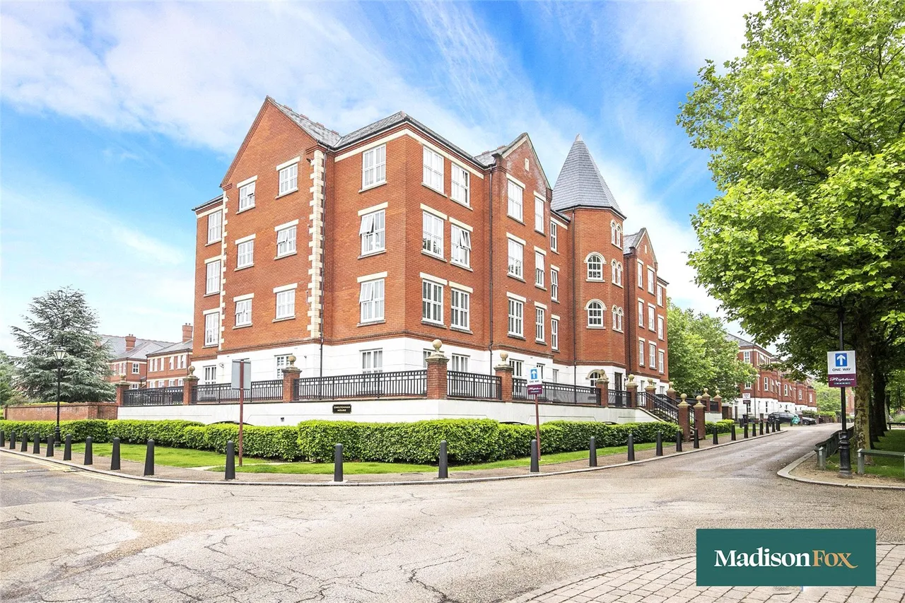 2 bed flat to rent, The Boulevard, Woodford Green, IG8