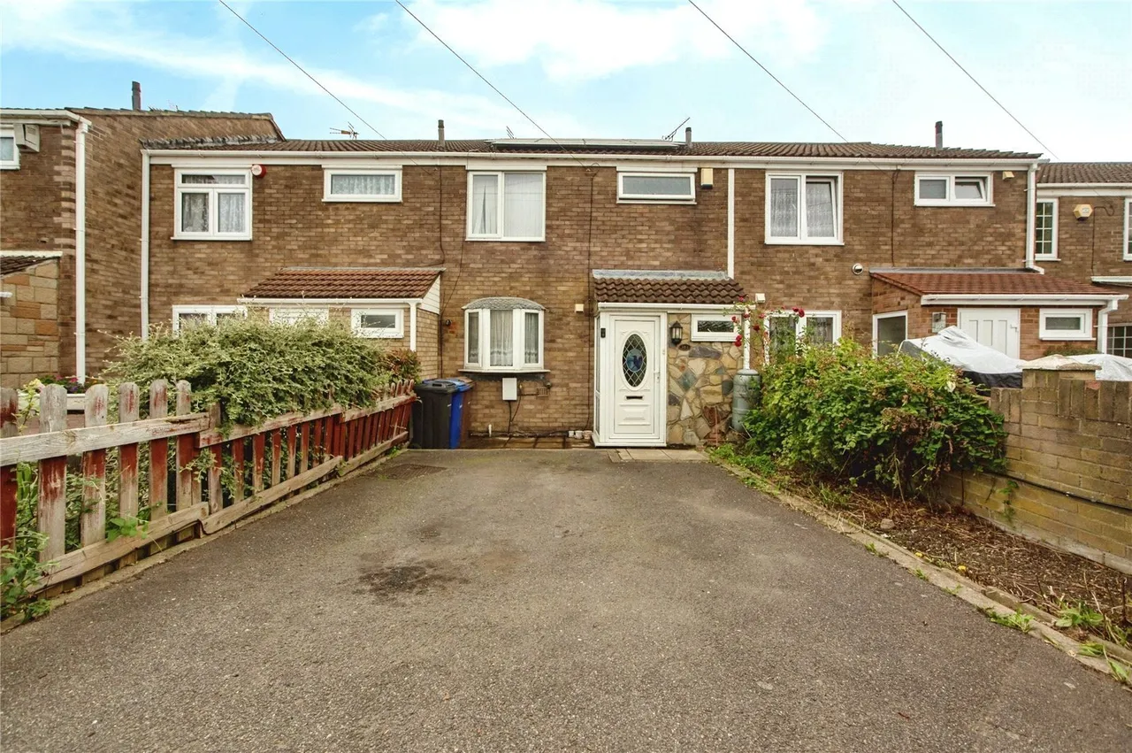3 bed house for sale — Brennan Road, Tilbury, Essex, RM18