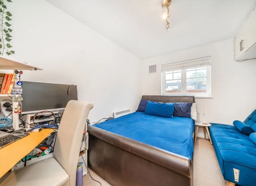 Perkin Close, Hounslow, TW3, photo 4