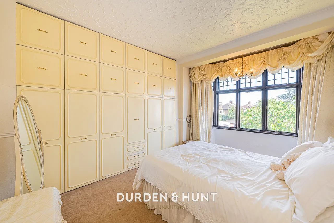 Monmouth Avenue, South Woodford, E18, photo 14