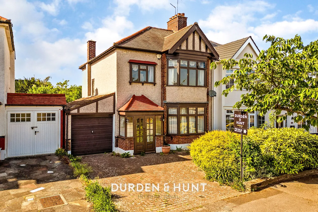 3 bed house for sale, Monmouth Avenue, South Woodford, E18