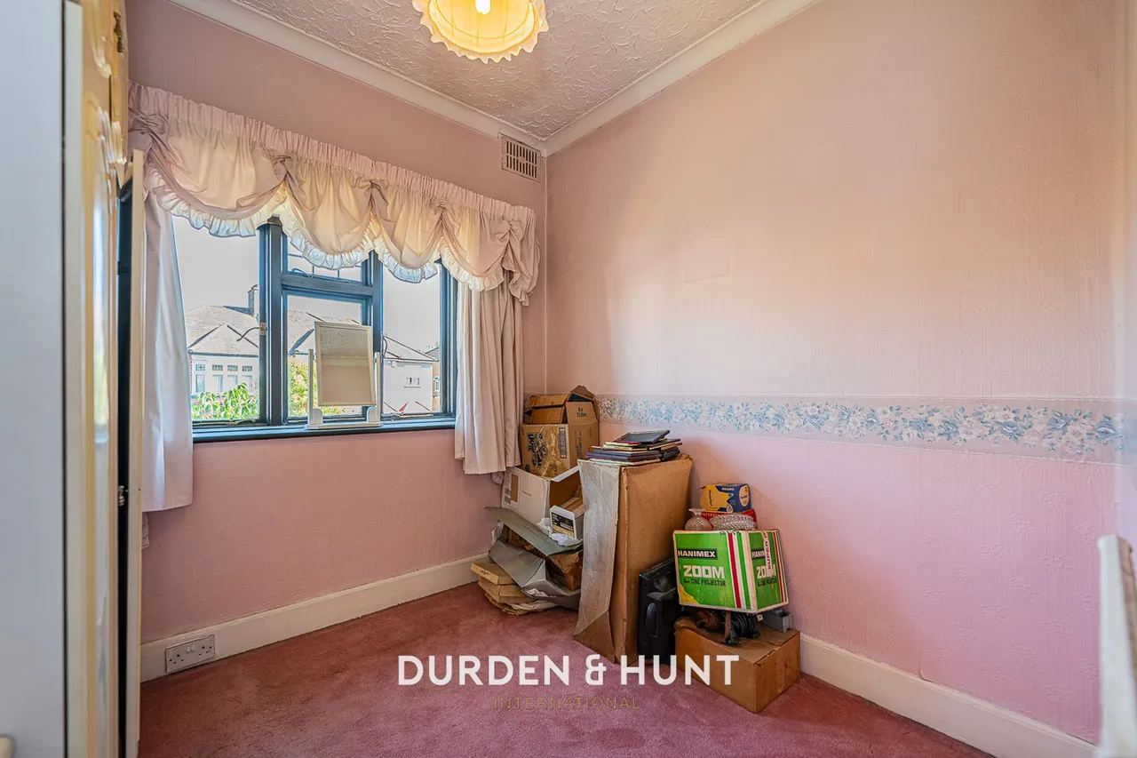 Monmouth Avenue, South Woodford, E18, photo 16