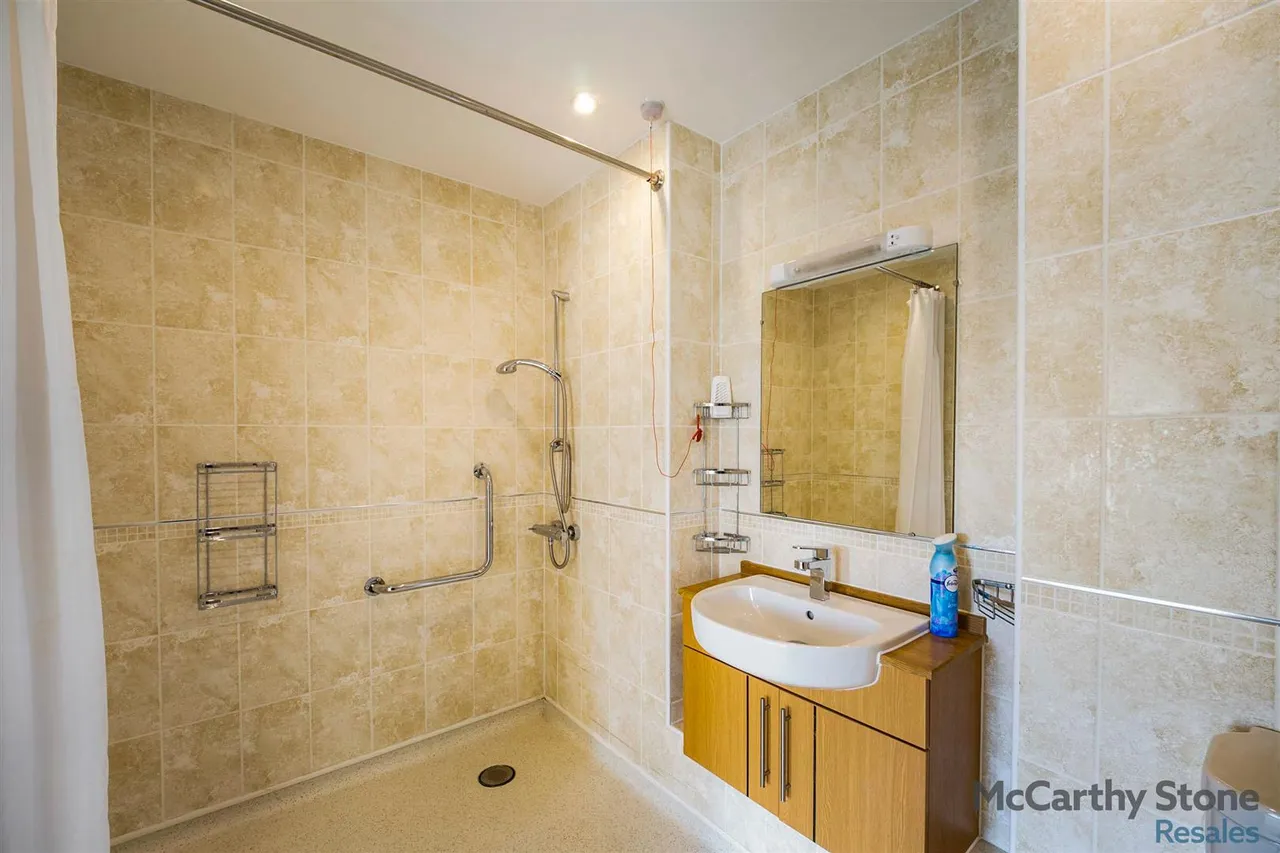 Squirrel Way, Shadwell, LS17, photo 12