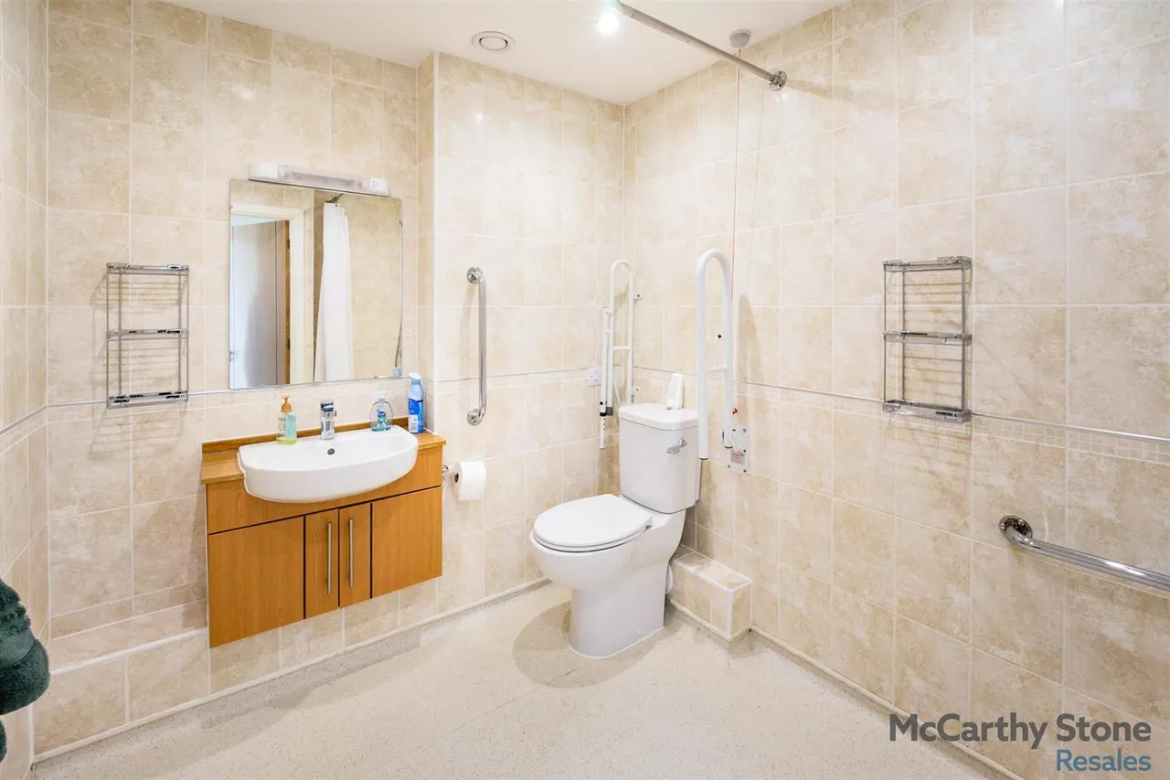 Squirrel Way, Shadwell, LS17, photo 13