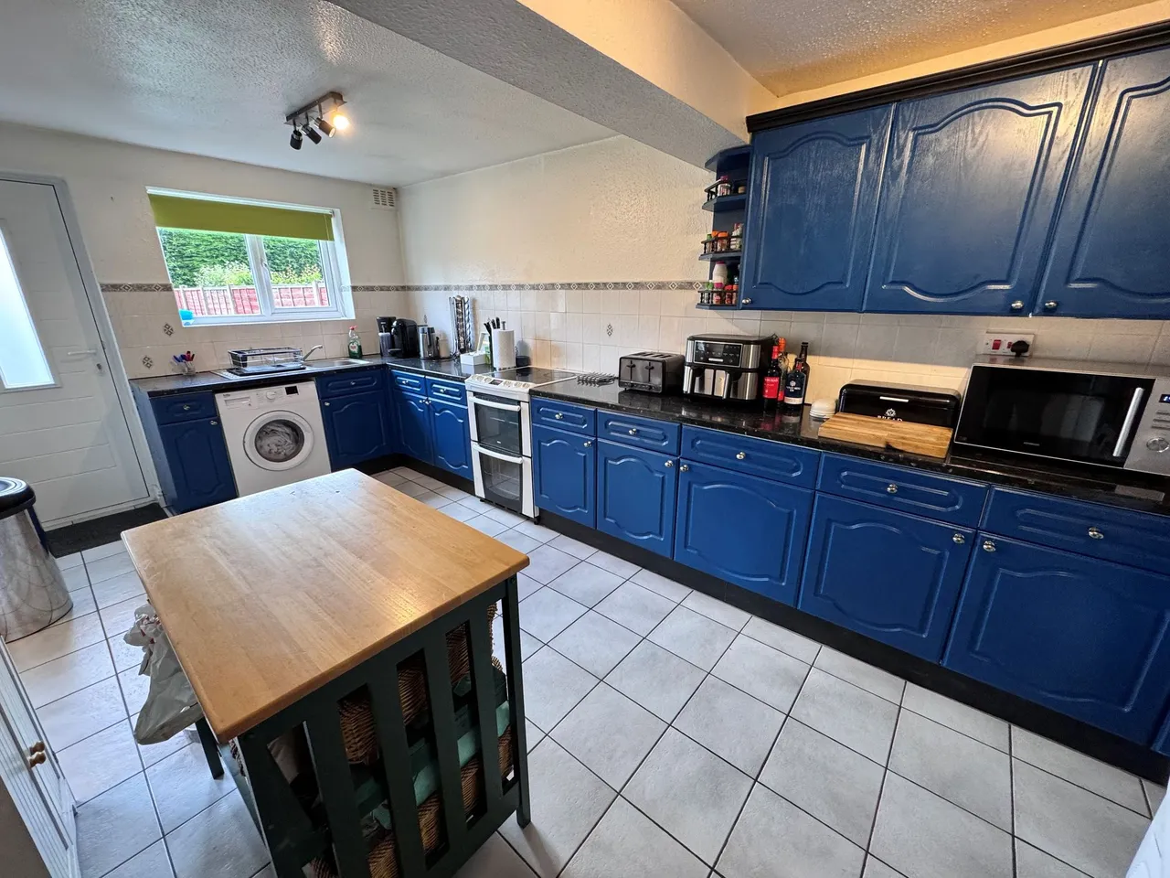 Grange Park Avenue, High Peak, photo 14