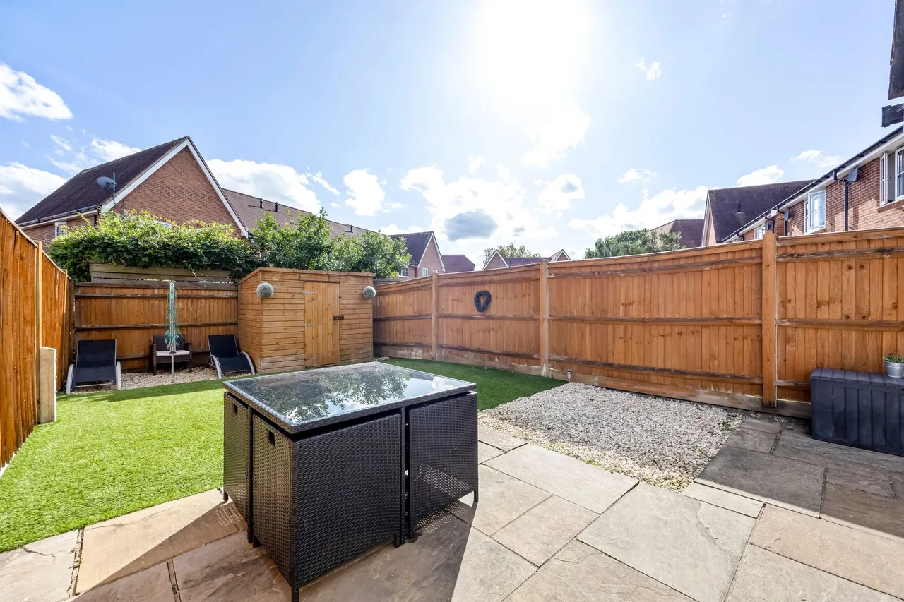 Highwood Crescent, Horsham, RH12, photo 17